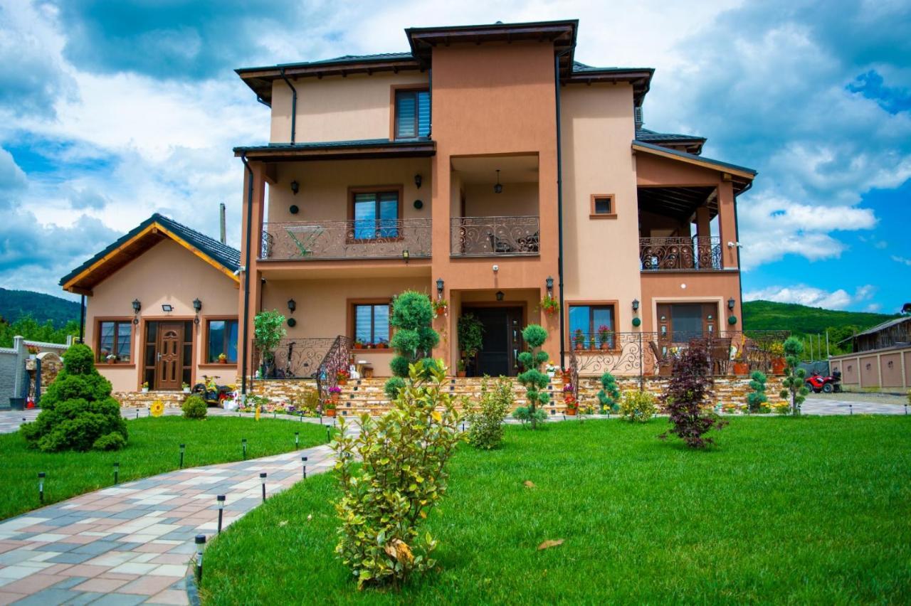 CASA ERk Panzió Călimăneşti Kültér fotó