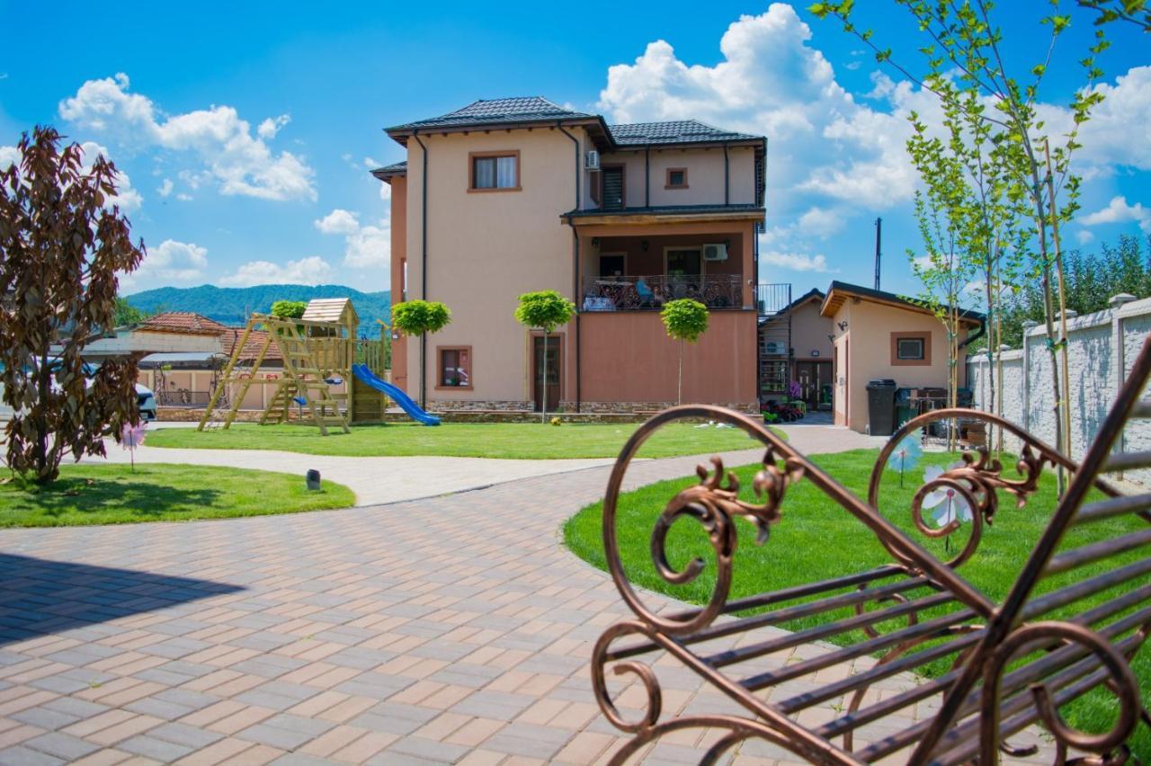 CASA ERk Panzió Călimăneşti Kültér fotó